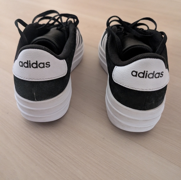 Adidas Kids 5 1/2 Worn 2x - Picture 8 of 9